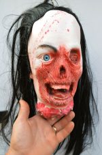 Life Size Halloween Props Severed Head Blue Eye - Image 4
